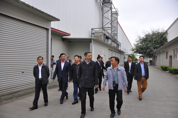 對接中國制造2025加快制造業(yè)強省建設—— 省政協(xié)調研組蒞臨集團調研