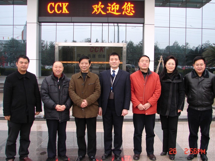 縣領(lǐng)導親切慰問優(yōu)秀科技工作者袁會云