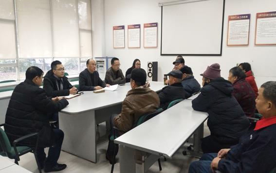 集團(tuán)召開困難黨員、困難職工春節(jié)慰問座談會(huì)