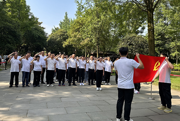 1719823303240439.jpg 小2重溫入黨誓詞.jpg